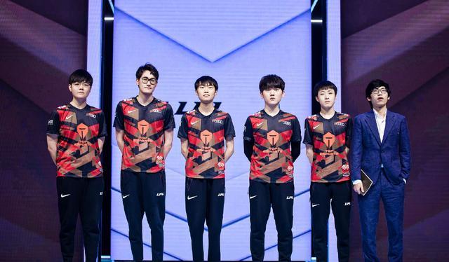 束的仪式 束的仪式